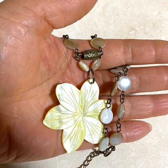 Light Yellow Mother of Pearl Flower Pendant Bronze Link Necklace - Picture 12 of 12